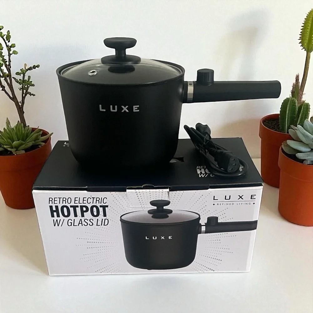 Luxe Black Electric Hotpot with Glass Lid 1.5L.